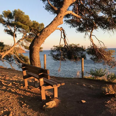 Holiday home Bas De Jardin Plein Sud Proche Clim-wifi Saint-Mandrier-sur-Mer